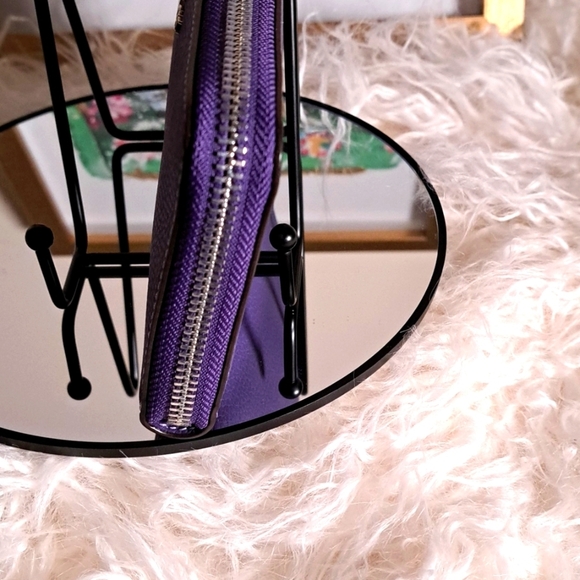 Coach NWOTs Zip Around Wallet - Picture 4 of 16